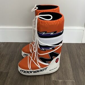 Moon Boot Icon retrobiker boot. Size 35/38. US 6. Orange. White. Black. New.